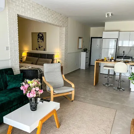 Lazy Weekend Iona In Caesar Blue Resort, Lunch 4pm, Super Gym, Sauna, Heated Swimming Pool, Jacuzzi