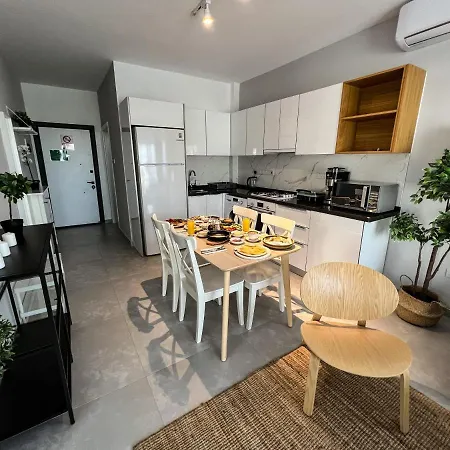 Lazy Weekend Iona In Caesar Blue Resort, Lunch 4pm, Super Gym, Sauna, Heated Swimming Pool, Jacuzzi 公寓 Gastria