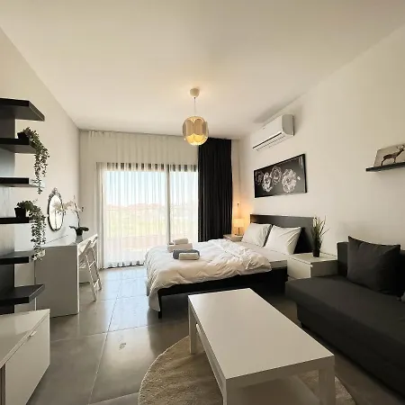 Lazy Weekend Iona In Caesar Blue Resort, Lunch 4pm, Super Gym, Sauna, Heated Swimming Pool, Jacuzzi *