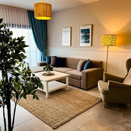 Lazy Weekend Iona In Caesar Blue Resort, Lunch 4pm, Super Gym, Sauna, Heated Swimming Pool, Jacuzzi * Gastria