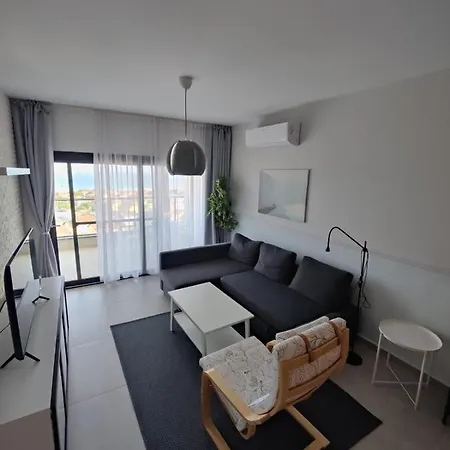 Lazy Weekend Iona In Caesar Blue Resort, Lunch 4pm, Super Gym, Sauna, Heated Swimming Pool, Jacuzzi * Gastria