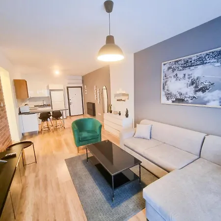 Lazy Weekend Iona In Caesar Blue Resort, Lunch 4pm, Super Gym, Sauna, Heated Swimming Pool, Jacuzzi Apartament