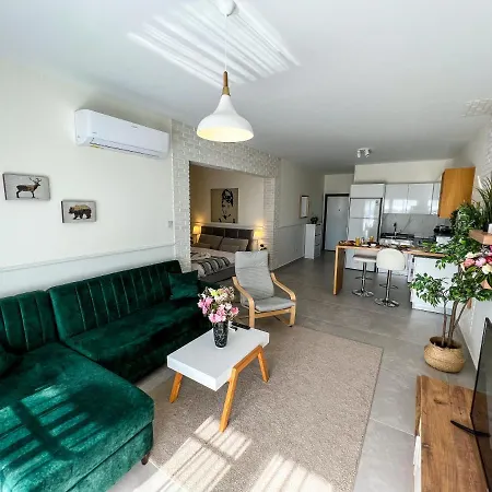 Lazy Weekend Iona In Caesar Blue Resort, Lunch 4pm, Super Gym, Sauna, Heated Swimming Pool, Jacuzzi Apartamento Gastria