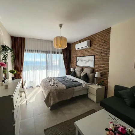 Lazy Weekend Iona In Caesar Blue Resort, Lunch 4pm, Super Gym, Sauna, Heated Swimming Pool, Jacuzzi Apartament *