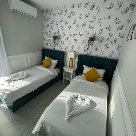 Lazy Weekend Iona In Caesar Blue Resort, Lunch 4pm, Super Gym, Sauna, Heated Swimming Pool, Jacuzzi Apartament