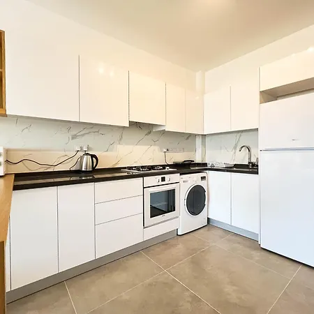 Lazy Weekend Iona In Caesar Blue Resort, Lunch 4pm, Super Gym, Sauna, Heated Swimming Pool, Jacuzzi * Gastria