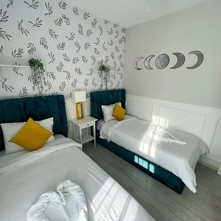 Lazy Weekend Iona In Caesar Blue Resort, Lunch 4pm, Super Gym, Sauna, Heated Swimming Pool, Jacuzzi * Gastria