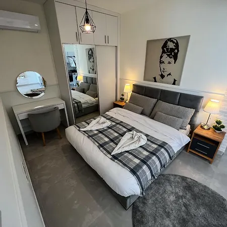 Lazy Weekend Iona In Caesar Blue Resort, Lunch 4pm, Super Gym, Sauna, Heated Swimming Pool, Jacuzzi