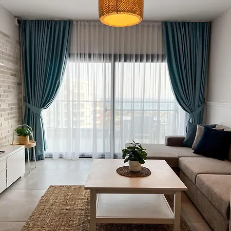 Lazy Weekend Iona In Caesar Blue Resort, Lunch 4pm, Super Gym, Sauna, Heated Swimming Pool, Jacuzzi Apartament Gastria