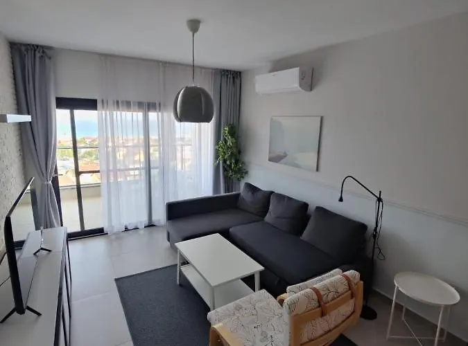 Lazy Weekend Iona In Caesar Blue Resort, Lunch 4pm, Super Gym, Sauna, Heated Swimming Pool, Jacuzzi * Gastria