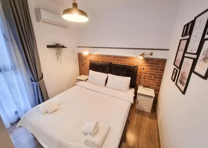 Lazy Weekend Iona In Caesar Blue Resort, Lunch 4pm, Super Gym, Sauna, Heated Swimming Pool, Jacuzzi Διαμέρισμα *