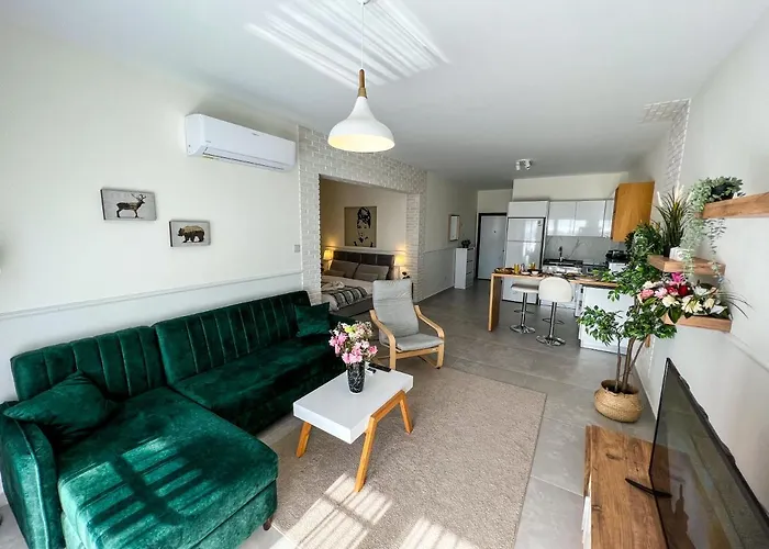 Lazy Weekend Iona In Caesar Blue Resort, Lunch 4pm, Super Gym, Sauna, Heated Swimming Pool, Jacuzzi Lägenhet Gastria