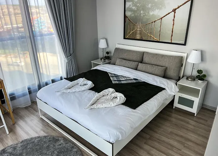 Lazy Weekend Iona In Caesar Blue Resort, Lunch 4pm, Super Gym, Sauna, Heated Swimming Pool, Jacuzzi * Gastria