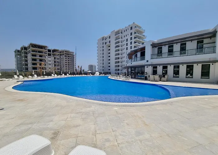 Lazy Weekend Iona In Caesar Blue Resort, Lunch 4pm, Super Gym, Sauna, Heated Swimming Pool, Jacuzzi Διαμέρισμα