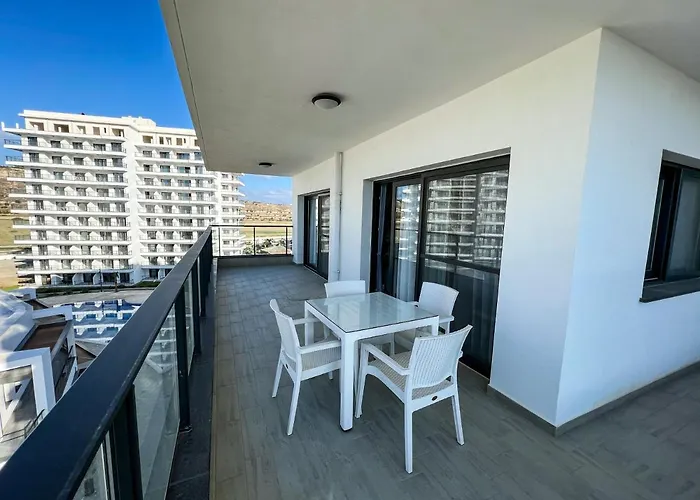 Lazy Weekend Iona In Caesar Blue Resort, Lunch 4pm, Super Gym, Sauna, Heated Swimming Pool, Jacuzzi Lägenhet Gastria