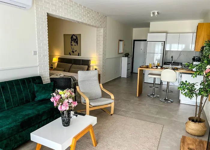 Lazy Weekend Iona In Caesar Blue Resort, Lunch 4pm, Super Gym, Sauna, Heated Swimming Pool, Jacuzzi