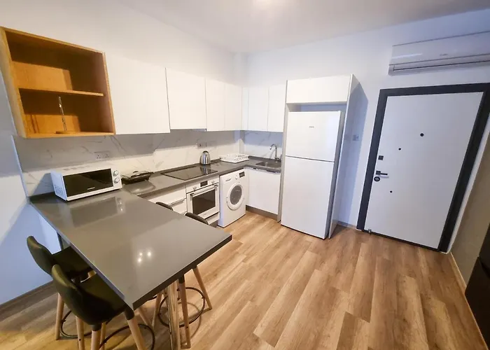 Lazy Weekend Iona In Caesar Blue Resort, Lunch 4pm, Super Gym, Sauna, Heated Swimming Pool, Jacuzzi * Gastria