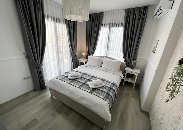 Lazy Weekend Iona In Caesar Blue Resort, Lunch 4pm, Super Gym, Sauna, Heated Swimming Pool, Jacuzzi *