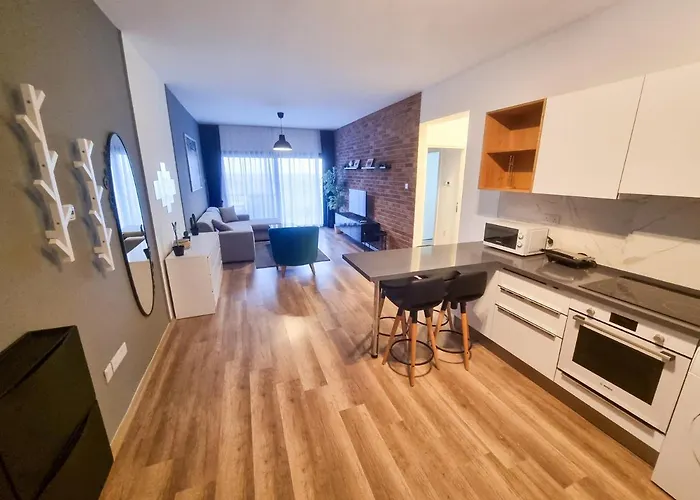 Lazy Weekend Iona In Caesar Blue Resort, Lunch 4pm, Super Gym, Sauna, Heated Swimming Pool, Jacuzzi Gastria