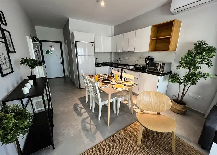 Lazy Weekend Iona In Caesar Blue Resort, Lunch 4pm, Super Gym, Sauna, Heated Swimming Pool, Jacuzzi Διαμέρισμα Gastria