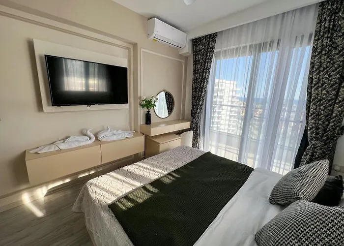 Lazy Weekend Iona In Caesar Blue Resort, Lunch 4pm, Super Gym, Sauna, Heated Swimming Pool, Jacuzzi Διαμέρισμα