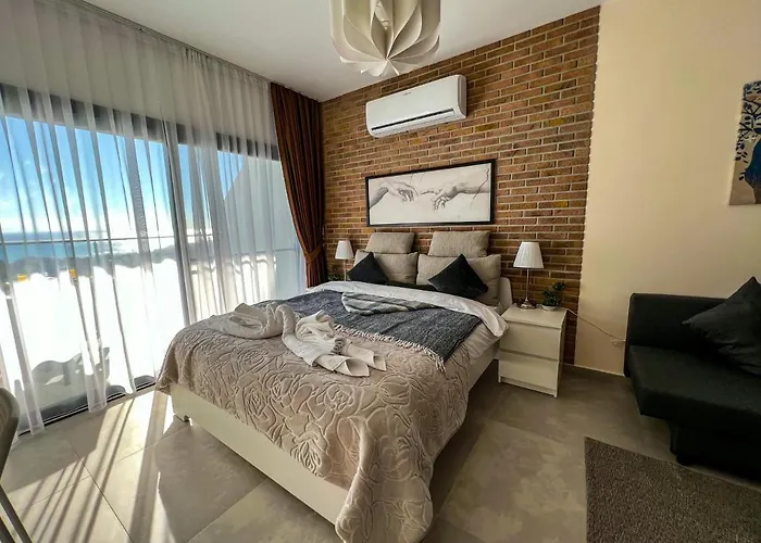 Lägenhet Lazy Weekend Iona In Caesar Blue Resort, Lunch 4pm, Super Gym, Sauna, Heated Swimming Pool, Jacuzzi *