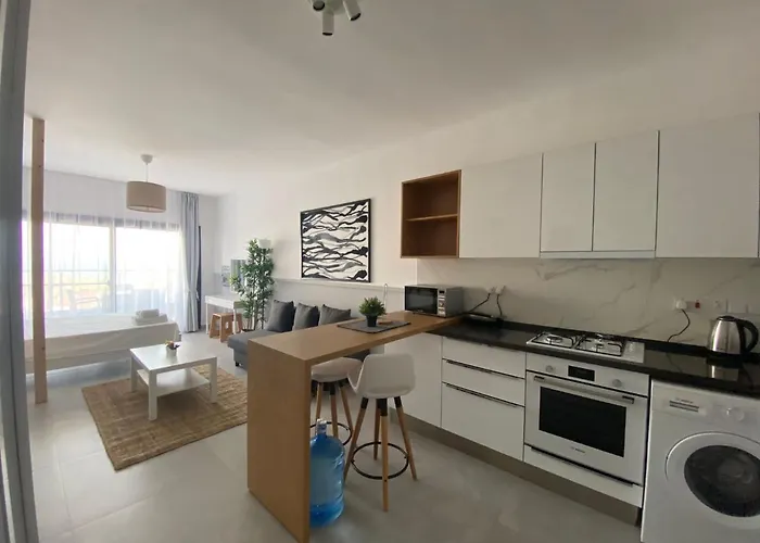 Lazy Weekend Iona In Caesar Blue Resort, Lunch 4pm, Super Gym, Sauna, Heated Swimming Pool, Jacuzzi * Gastria