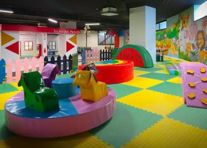 Lägenhet Lazy Weekend Iona In Caesar Blue Resort, Lunch 4pm, Super Gym, Sauna, Heated Swimming Pool, Jacuzzi Gastria