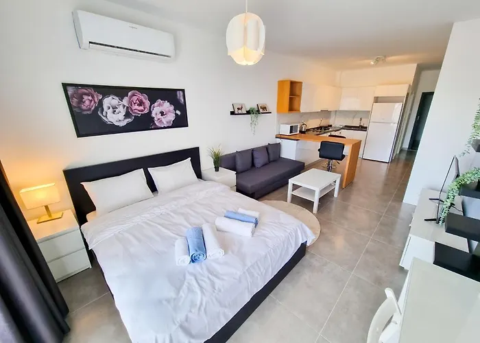 Lazy Weekend Iona In Caesar Blue Resort, Lunch 4pm, Super Gym, Sauna, Heated Swimming Pool, Jacuzzi * Gastria