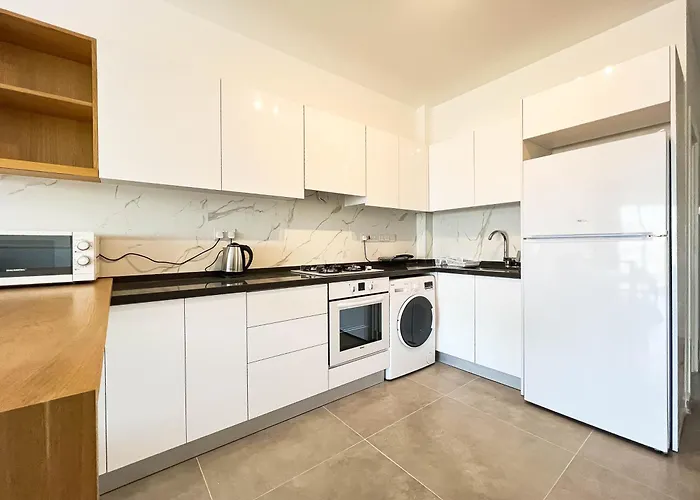 Lazy Weekend Iona In Caesar Blue Resort, Lunch 4pm, Super Gym, Sauna, Heated Swimming Pool, Jacuzzi * Gastria