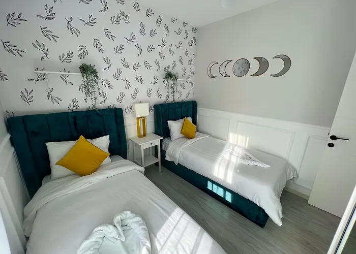 Lazy Weekend Iona In Caesar Blue Resort, Lunch 4pm, Super Gym, Sauna, Heated Swimming Pool, Jacuzzi * Gastria