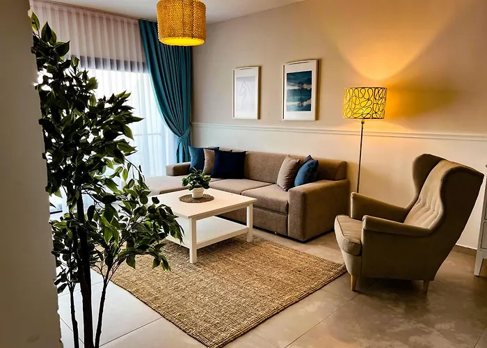 Lazy Weekend Iona In Caesar Blue Resort, Lunch 4pm, Super Gym, Sauna, Heated Swimming Pool, Jacuzzi * Gastria