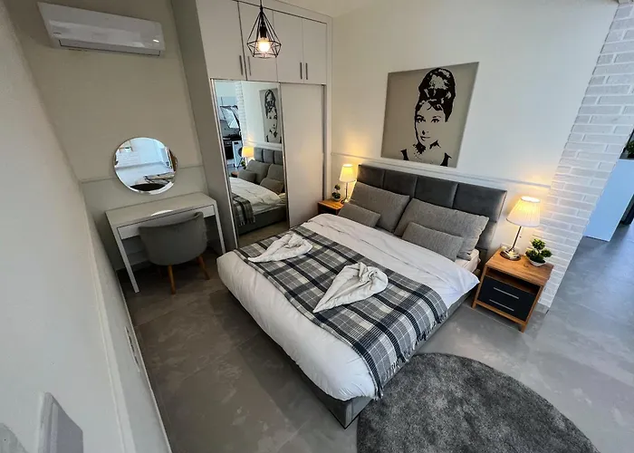 Lazy Weekend Iona In Caesar Blue Resort, Lunch 4pm, Super Gym, Sauna, Heated Swimming Pool, Jacuzzi