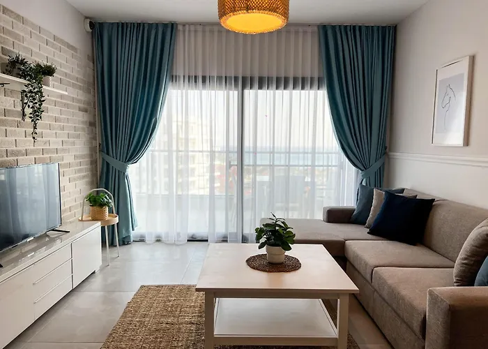 Lazy Weekend Iona In Caesar Blue Resort, Lunch 4pm, Super Gym, Sauna, Heated Swimming Pool, Jacuzzi Διαμέρισμα Gastria